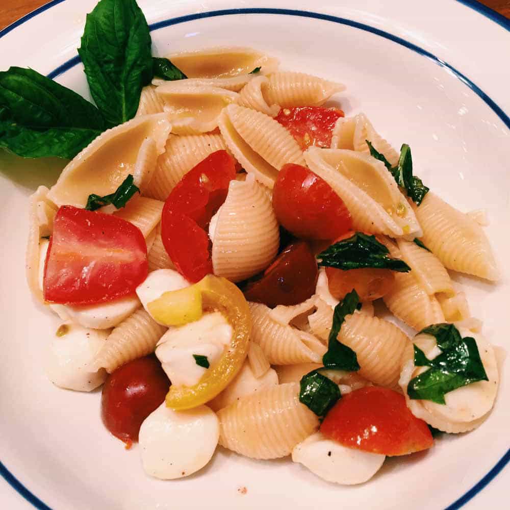 pasta with tomatoes and mozzarella